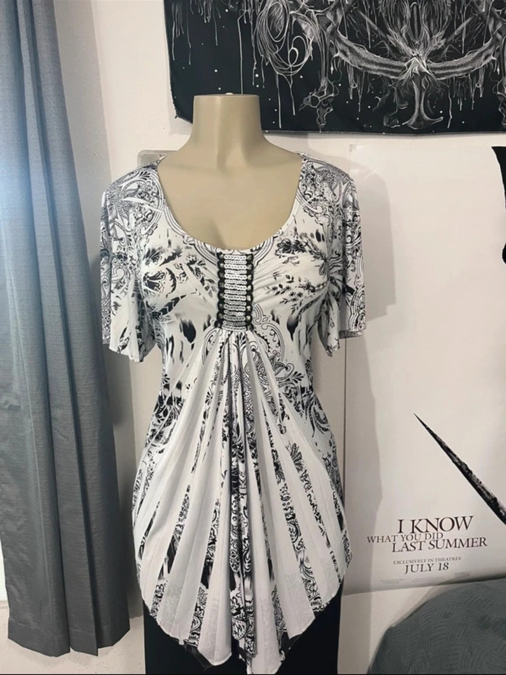 Women's Black & White Scoop Neck sequin top